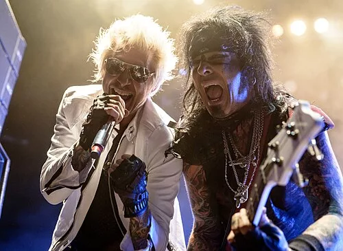 Sixx: A.M.